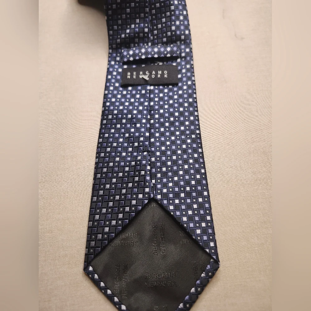 Sophisticated Navy and Black Men's Tie And Handkerchief NWOT